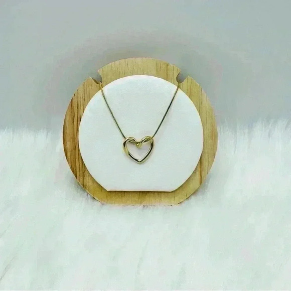 The Classic Heart Pendant in Gold - Picture 2 of 5